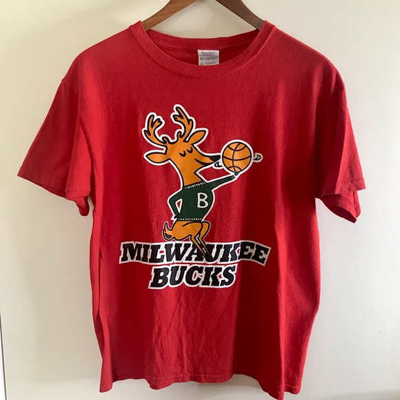pic Milwaukee Bucks Old Logo T Shirt milwaukee bucks red old school logo t shirt